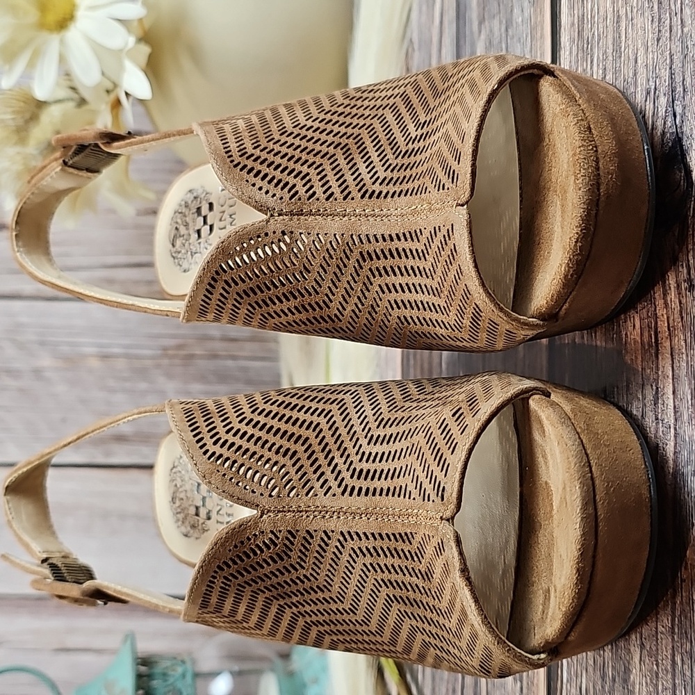 NIB VINCE CAMUTO VV-JENSEYA SEED BROWN PEEP-TOE PERFORATED BOOTIE SANDAL - Picture 2 of 12